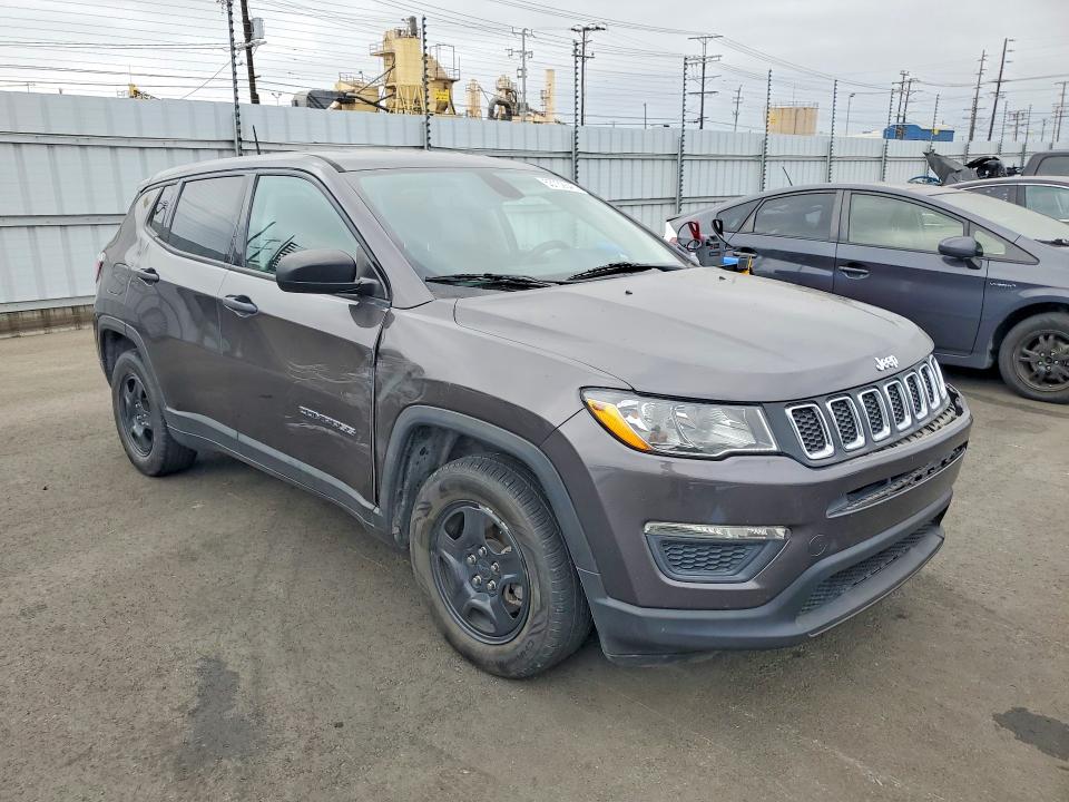 53732646 :رقم المزاد ، 3C4NJCABXJT461599 vin ، 2018 Jeep Compass مزاد بيع