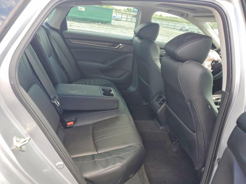 52663236 :رقم المزاد ، 1HGCV1F55JA183917 vin ، 2018 Honda Accord مزاد بيع