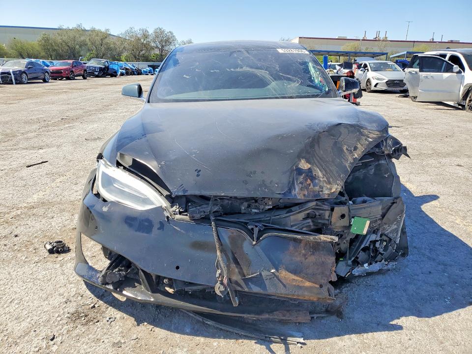 53281906 :رقم المزاد ، 5YJSA1E27JF280959 vin ، 2018 Tesla Model S مزاد بيع