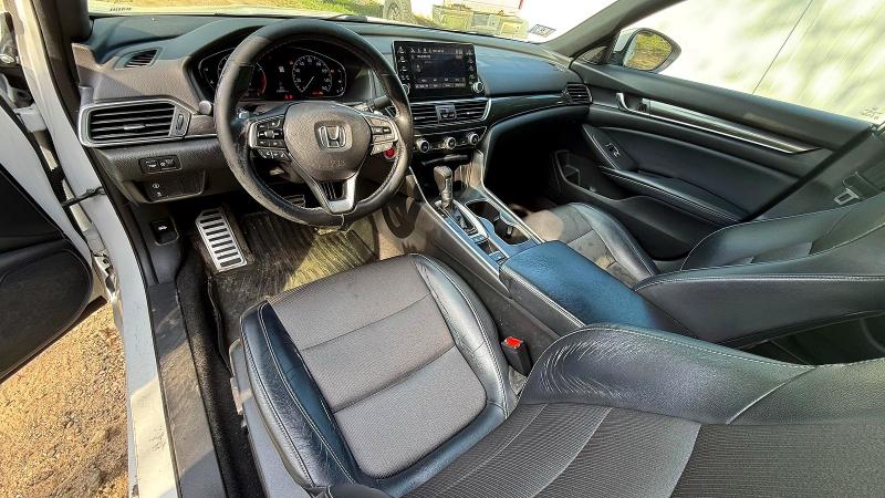 54422666 :رقم المزاد ، 1HGCV1F32JA095311 vin ، 2018 Honda Accord مزاد بيع
