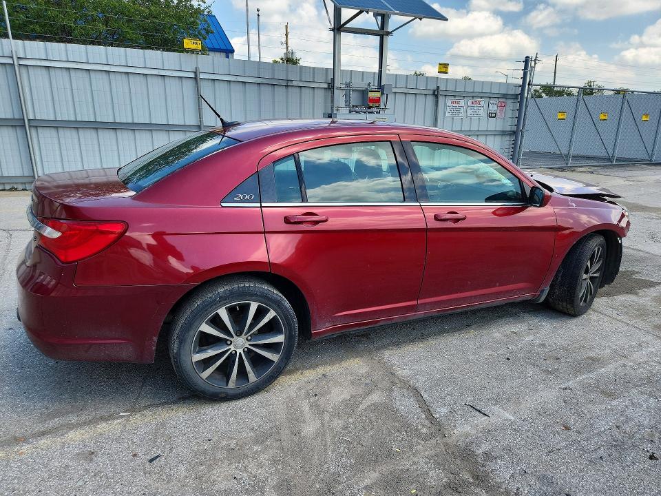 53994226 :رقم المزاد ، 1C3CCBCG5DN524539 vin ، 2013 Chrysler 200 مزاد بيع