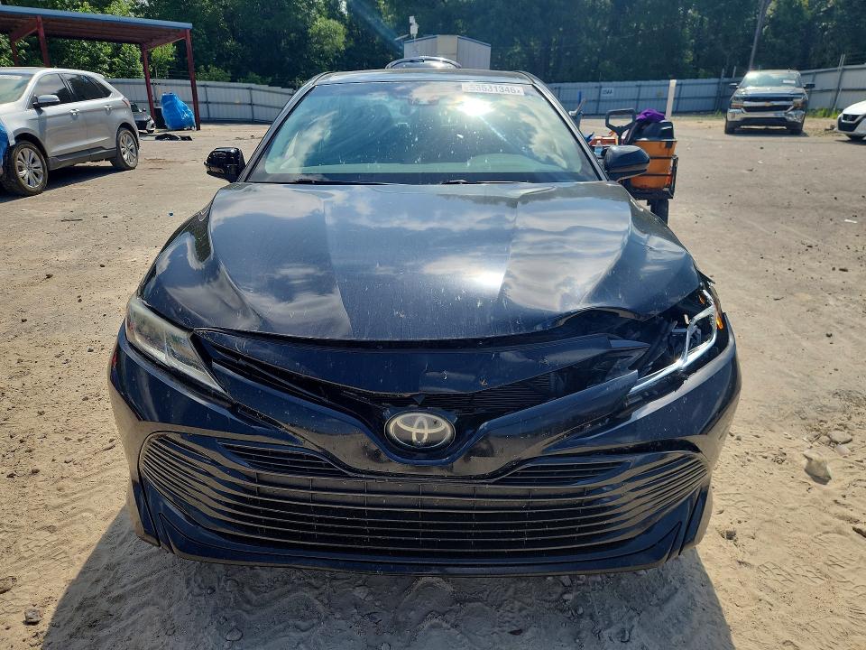 2018 Toyota Camry მანქანა იყიდება აუქციონზე, vin: 4T1B11HK5JU633990, აუქციონის ნომერი: 54213996