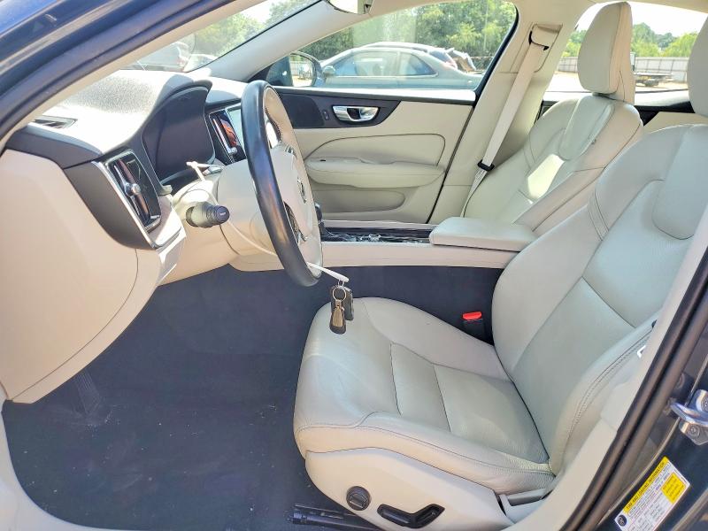 53611536 :رقم المزاد ، 7JR102FK1MG095191 vin ، 2021 Volvo S60 مزاد بيع