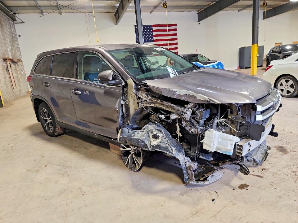 Продаж на аукціоні авто 2019 Toyota Highlander, vin: 5TDBZRFH0KS942632, номер лоту: 54333326