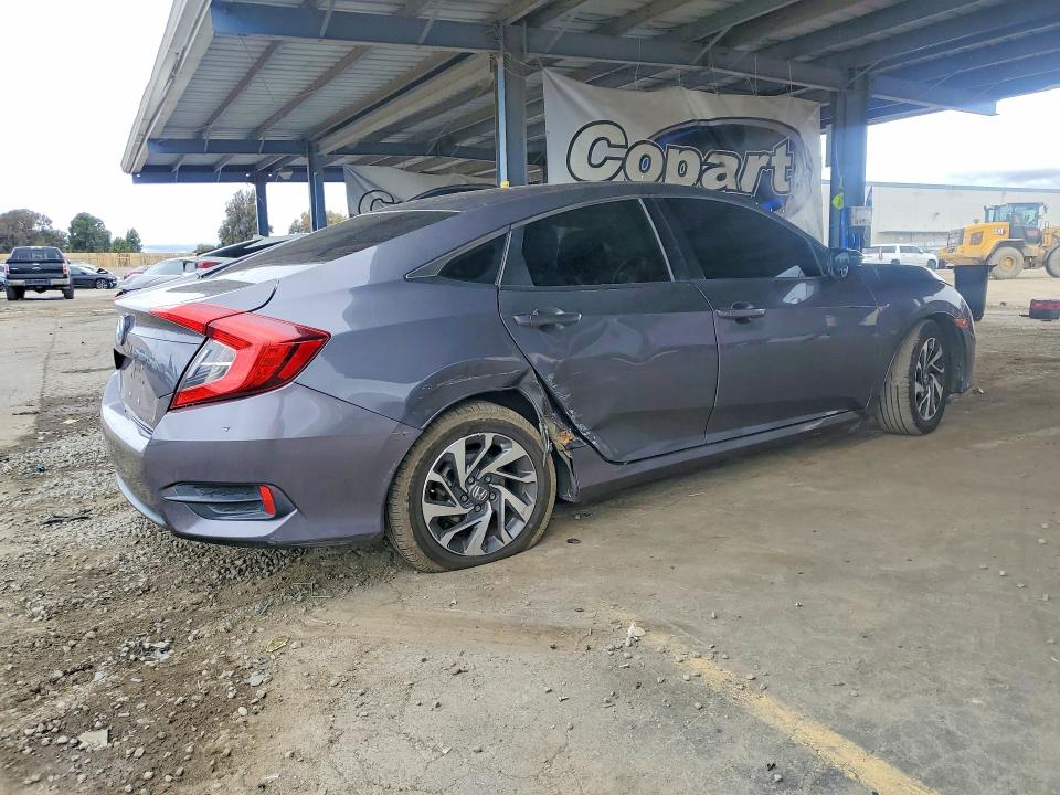Продажа на аукционе авто 2018 Honda Civic, vin: 2HGFC2F5XJH537604, номер лота: 55676376