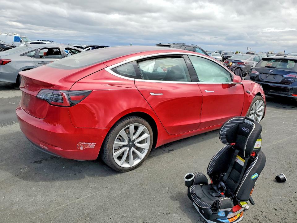 52360746 :رقم المزاد ، 5YJ3E1EAXJF042930 vin ، 2018 Tesla Model 3 مزاد بيع