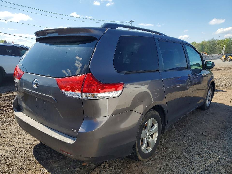 2013 Toyota Sienna მანქანა იყიდება აუქციონზე, vin: 5TDKK3DC5DS356486, აუქციონის ნომერი: 51970076