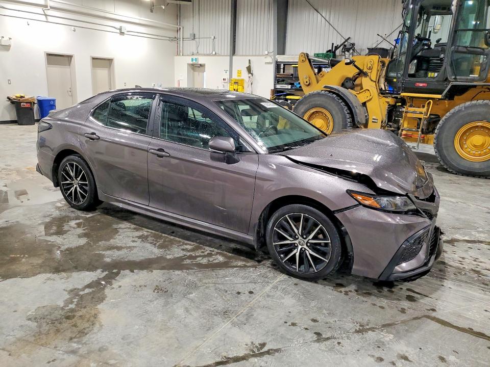 51819856 :رقم المزاد ، 4T1S11AK1MU605375 vin ، 2021 Toyota Camry مزاد بيع