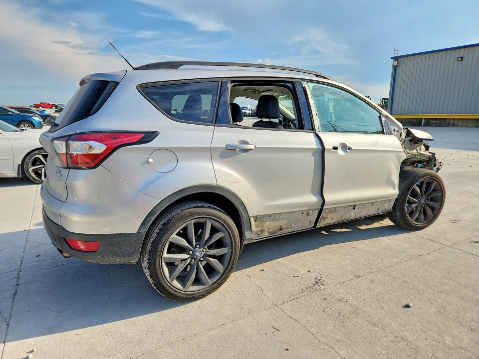 Продажа на аукционе авто 2017 Ford Escape, vin: 1FMCU0GDXHUC88393, номер лота: 55014456