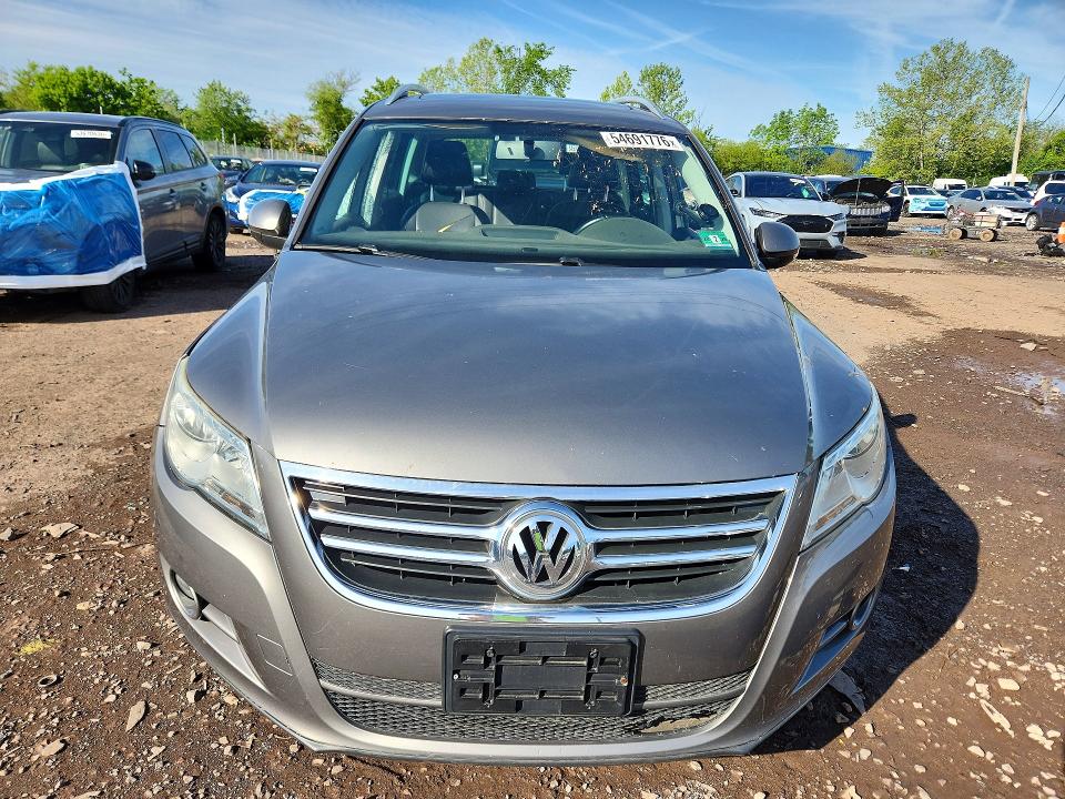 54691776 :رقم المزاد ، WVGBV7AX4BW560596 vin ، 2011 Volkswagen Tiguan مزاد بيع