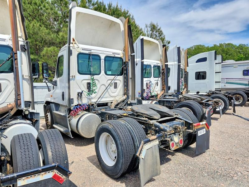 2016 Freightliner Cascadia 125 მანქანა იყიდება აუქციონზე, vin: 1FUBGEDV4GLHC5656, აუქციონის ნომერი: 50607586