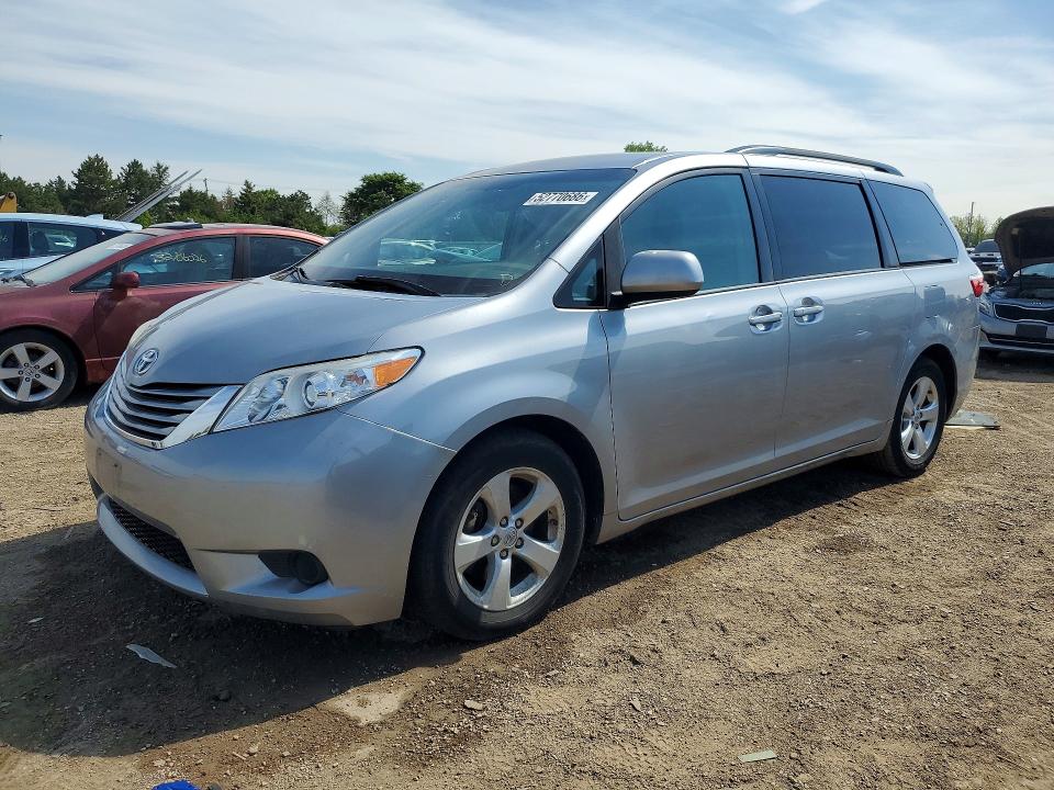 52770686 :رقم المزاد ، 5TDKK3DC6FS590901 vin ، 2015 Toyota Sienna مزاد بيع