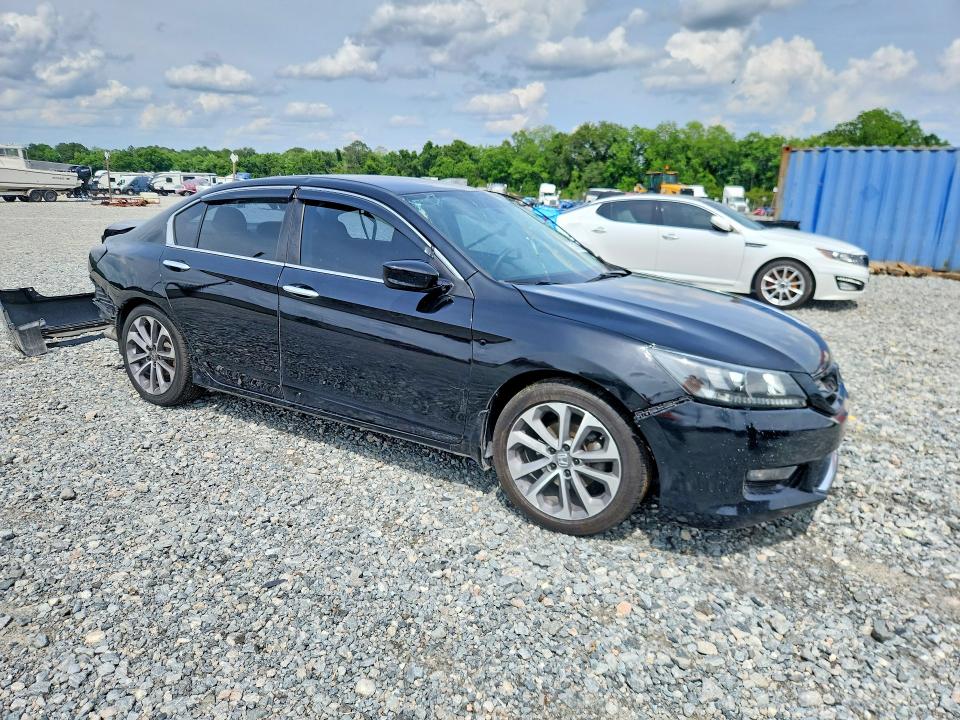 52120096 :رقم المزاد ، 1HGCR2E54FA019304 vin ، 2015 Honda Accord مزاد بيع