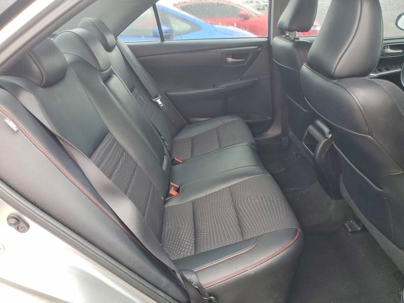 52358846 :رقم المزاد ، 4T1BF1FK5FU977315 vin ، 2015 Toyota Camry مزاد بيع