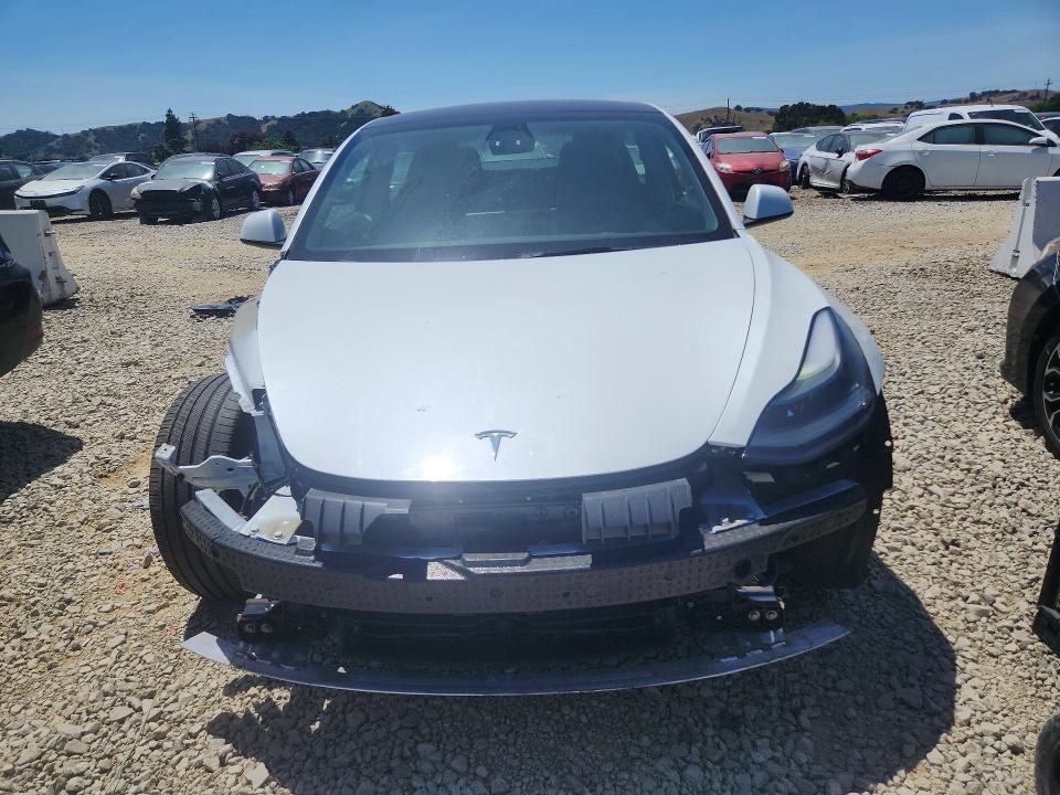 52858576 :رقم المزاد ، 5YJ3E1EB7NF197899 vin ، 2022 Tesla Model 3 مزاد بيع