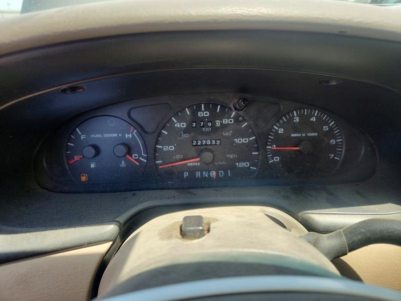 52100176 :رقم المزاد ، 1FAFP53U52G106784 vin ، 2002 Ford Taurus مزاد بيع