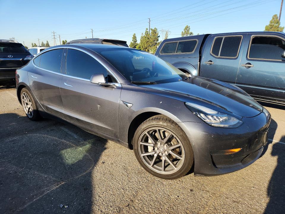 52099726 :رقم المزاد ، 5YJ3E1EA5KF426891 vin ، 2019 Tesla Model 3 مزاد بيع