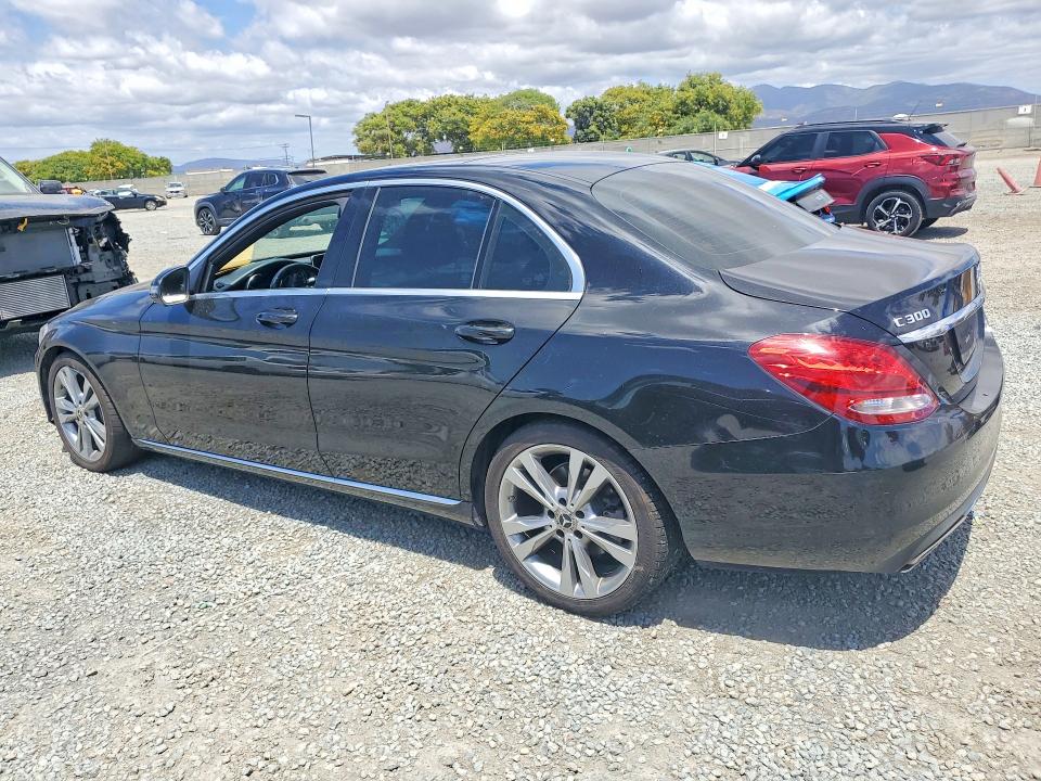 55457586 :رقم المزاد ، 55SWF4JB6JU236721 vin ، 2018 Mercedes-benz C مزاد بيع