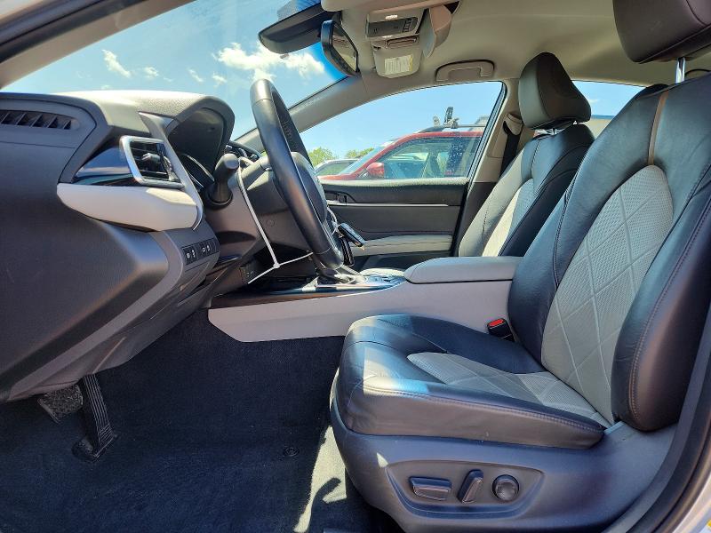 52297216 :رقم المزاد ، 4T1B11HK9JU062097 vin ، 2018 Toyota Camry مزاد بيع