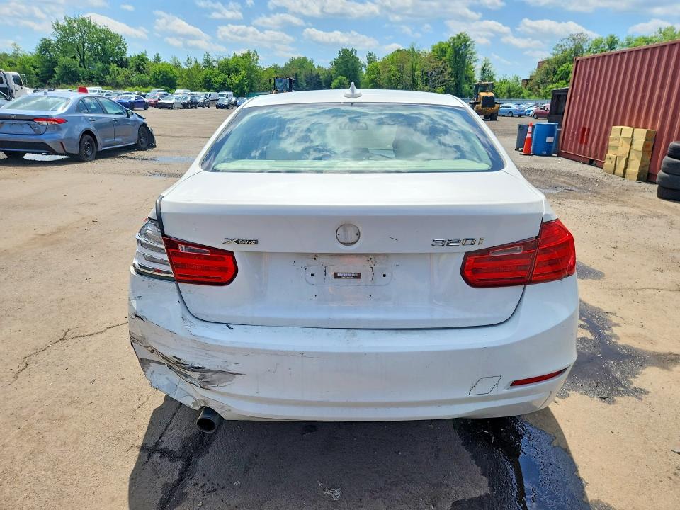 53360046 :رقم المزاد ، WBA3C3C50DF978706 vin ، 2013 Bmw 320 مزاد بيع