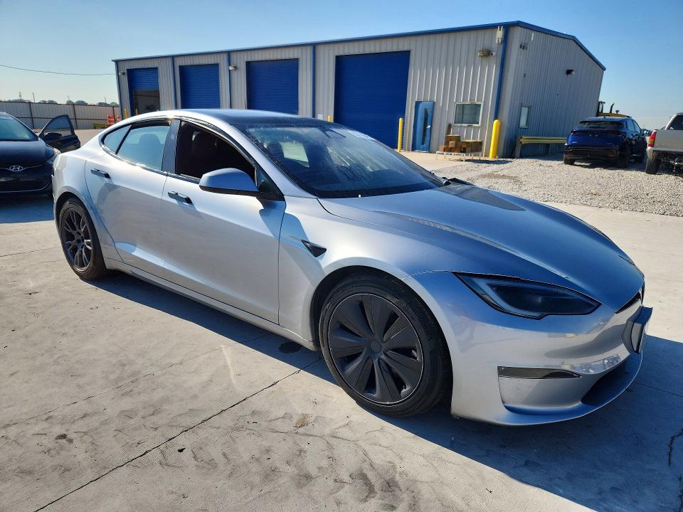 53116946 :رقم المزاد ، 5YJSA1E58SF551202 vin ، 2025 Tesla Model S مزاد بيع