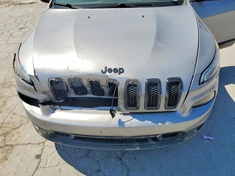 53809536 :رقم المزاد ، 1C4PJLCB9JD576786 vin ، 2018 Jeep Cherokee مزاد بيع