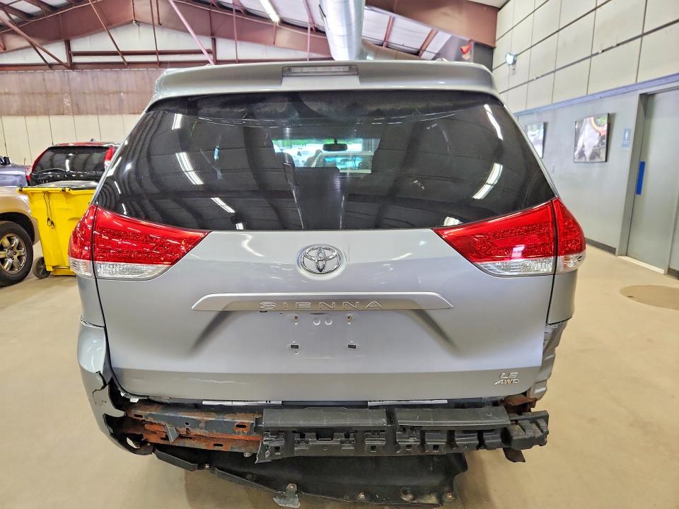 2011 Toyota Sienna მანქანა იყიდება აუქციონზე, vin: 5TDJK3DC2BS027446, აუქციონის ნომერი: 54631226