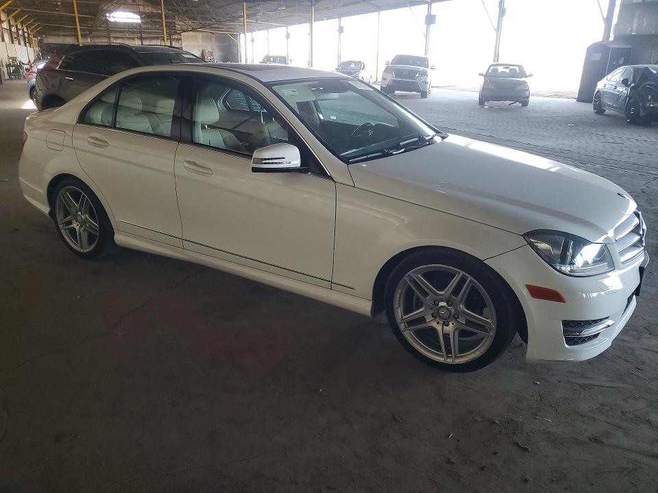 Продажа на аукционе авто 2013 Mercedes-benz C, vin: WDDGF4HB5DR271380, номер лота: 52100276