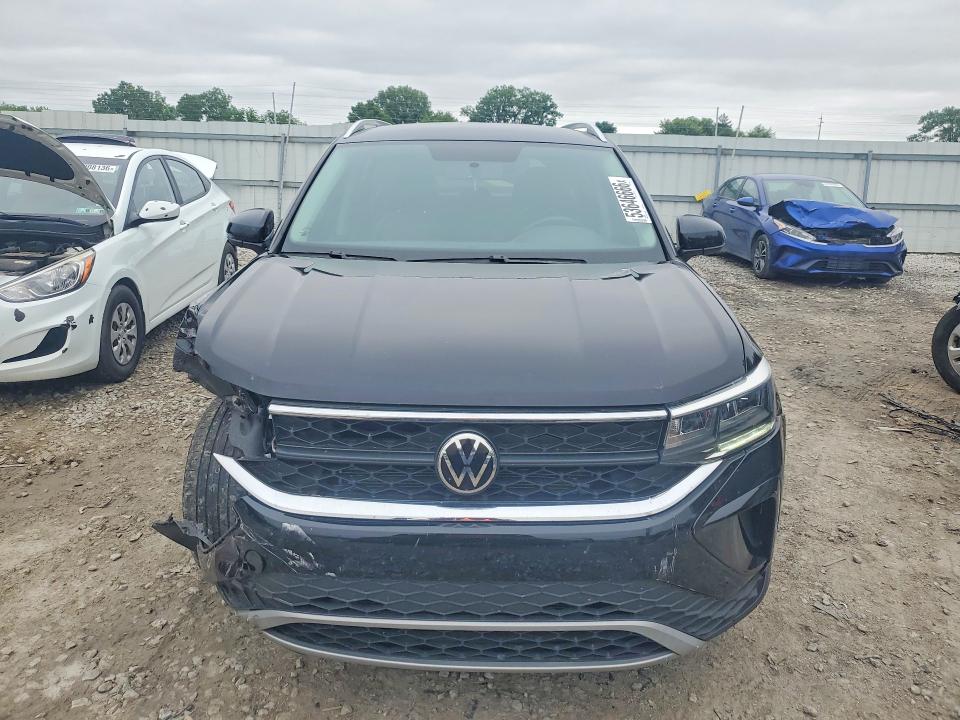 Продажа на аукционе авто 2022 Volkswagen Taos, vin: 3VVWX7B27NM046685, номер лота: 53646666