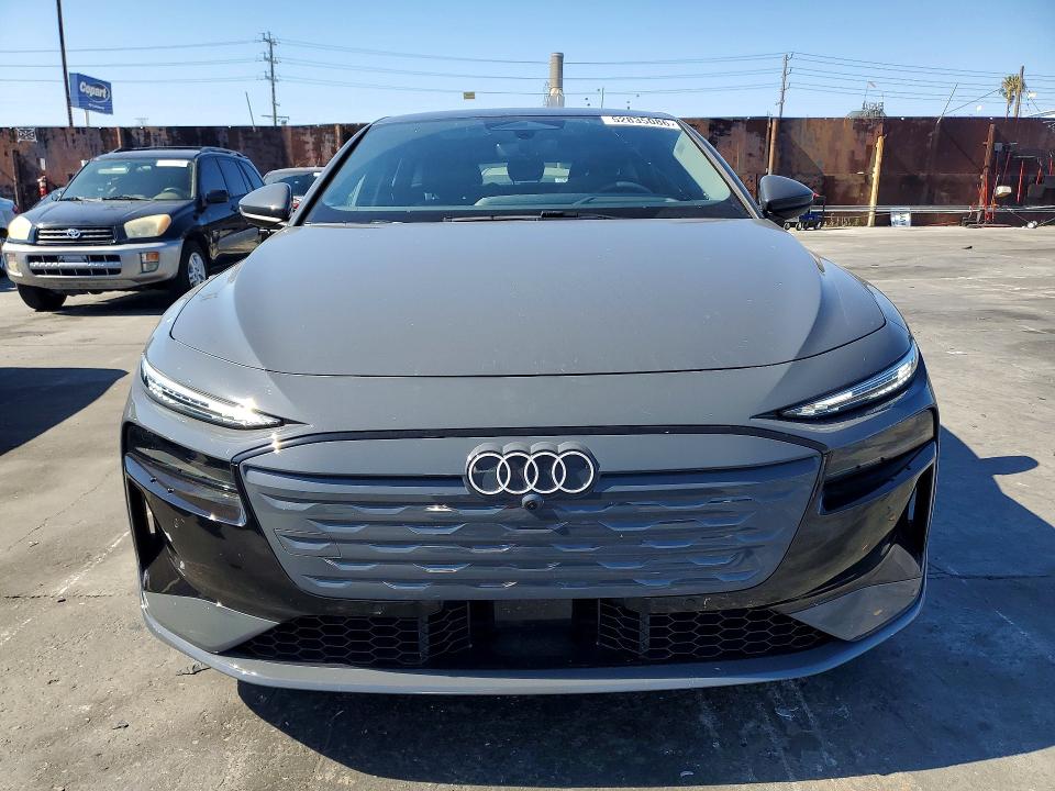 52835086 :رقم المزاد ، WAU2CAGH1SA014047 vin ، 2025 Audi A6 E-tron مزاد بيع