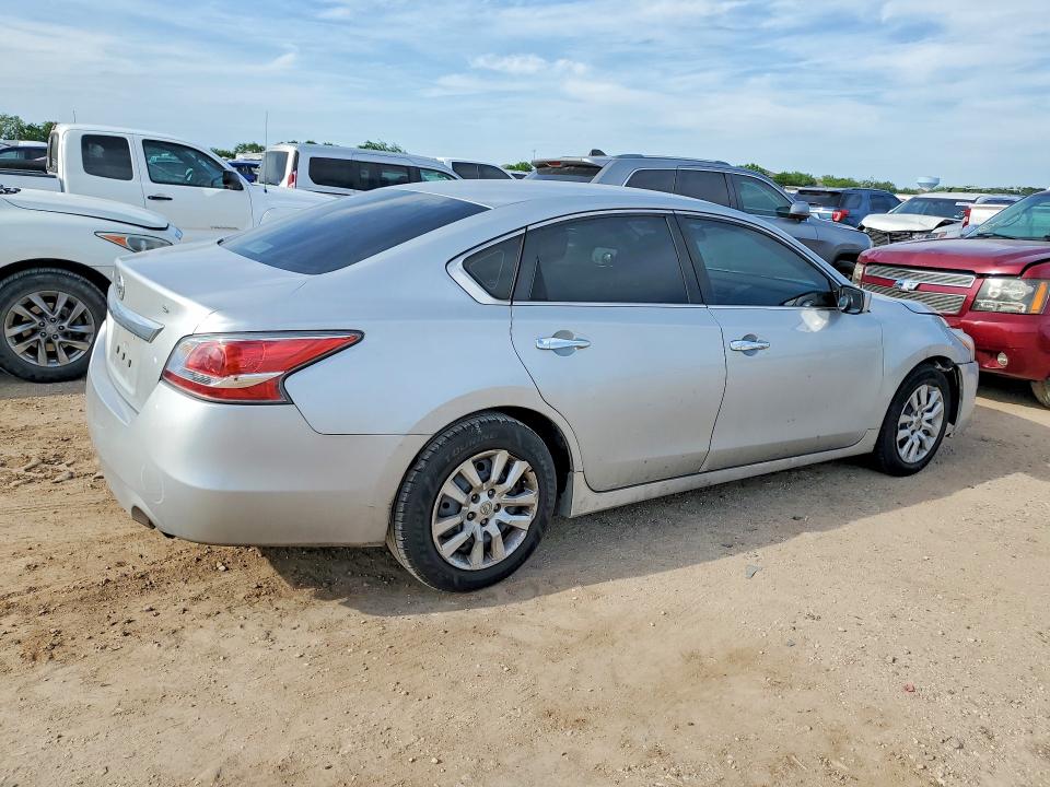 Продажа на аукционе авто 2015 Nissan Altima, vin: 1N4AL3AP0FN385084, номер лота: 53707546