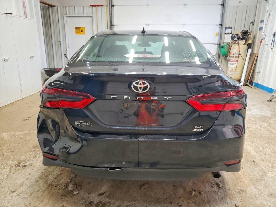 50165626 :رقم المزاد ، 4T1C11BKXNU060605 vin ، 2022 Toyota Camry مزاد بيع