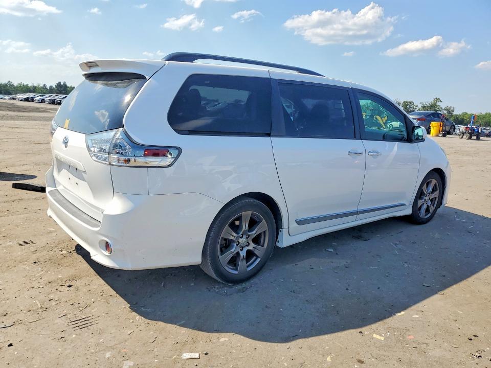 53122086 :رقم المزاد ، 5TDXZ3DC4HS818592 vin ، 2017 Toyota Sienna مزاد بيع