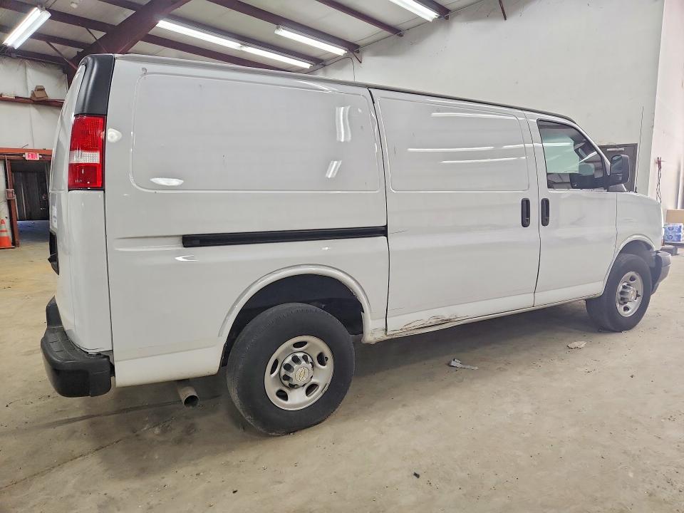 52748866 :رقم المزاد ، 1GCWGAFP8N1173749 vin ، 2022 Chevrolet Express 25 مزاد بيع