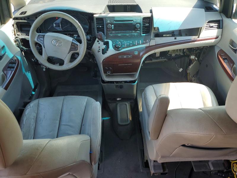 51244106 :رقم المزاد ، 5TDYK3DCXBS104773 vin ، 2011 Toyota Sienna مزاد بيع
