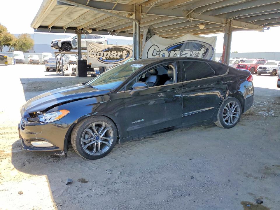53852276 :رقم المزاد ، 3FA6P0LU3HR315431 vin ، 2017 Ford Fusion مزاد بيع