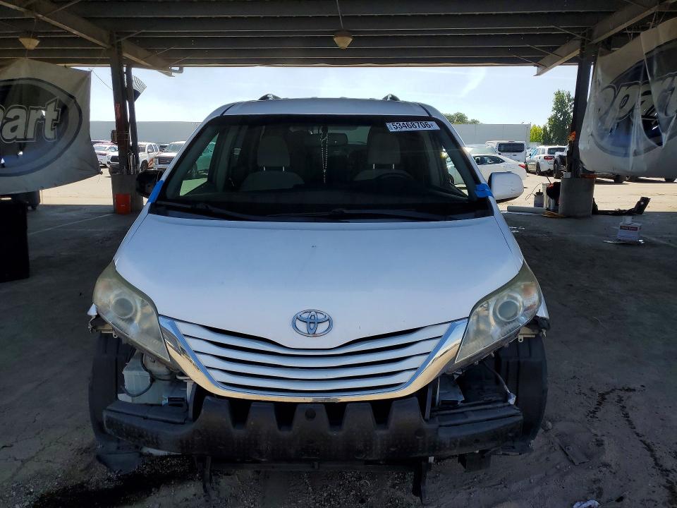 Продажа на аукционе авто 2015 Toyota Sienna, vin: 5TDKK3DCXFS682058, номер лота: 53468706