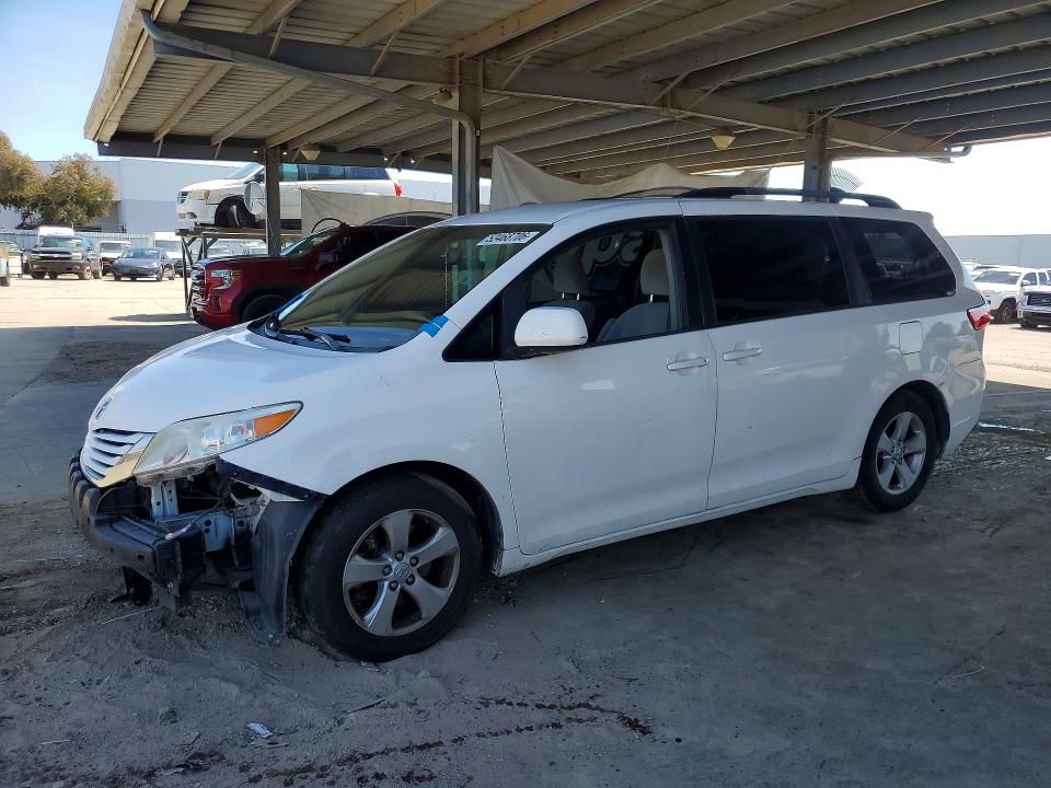 Продажа на аукционе авто 2015 Toyota Sienna, vin: 5TDKK3DCXFS682058, номер лота: 53468706
