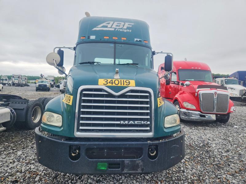 52597026 :رقم المزاد ، 1M1AW01X0FM006977 vin ، 2015 Mack 600 مزاد بيع