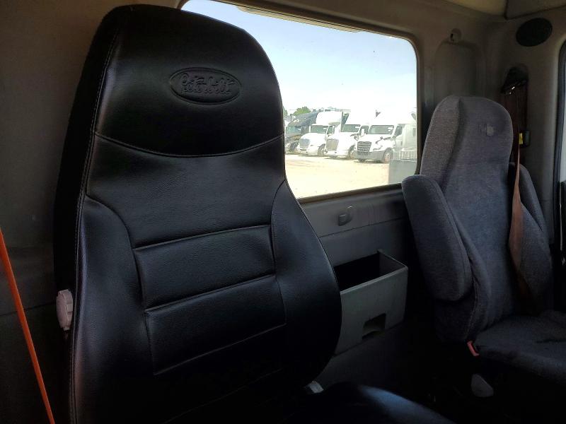 Продаж на аукціоні авто 2018 Peterbilt 579, vin: 1XPBA48X1JD477902, номер лоту: 54816536