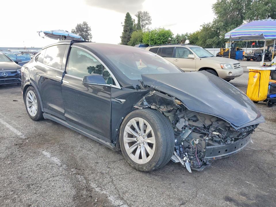 2018 Tesla Model X მანქანა იყიდება აუქციონზე, vin: 5YJXCDE28JF091951, აუქციონის ნომერი: 52356566