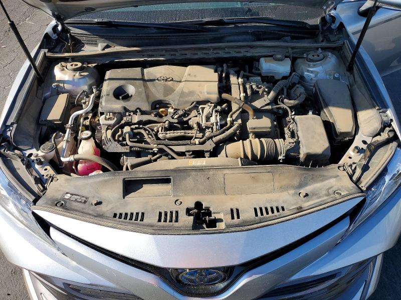 52667296 :رقم المزاد ، 4T1B21HK8JU502033 vin ، 2018 Toyota Camry Hybrid مزاد بيع