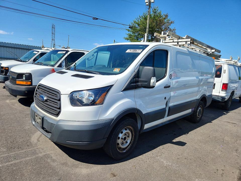 52911766 :رقم المزاد ، 1FTYR1YM2HKB22817 vin ، 2017 Ford Transit مزاد بيع