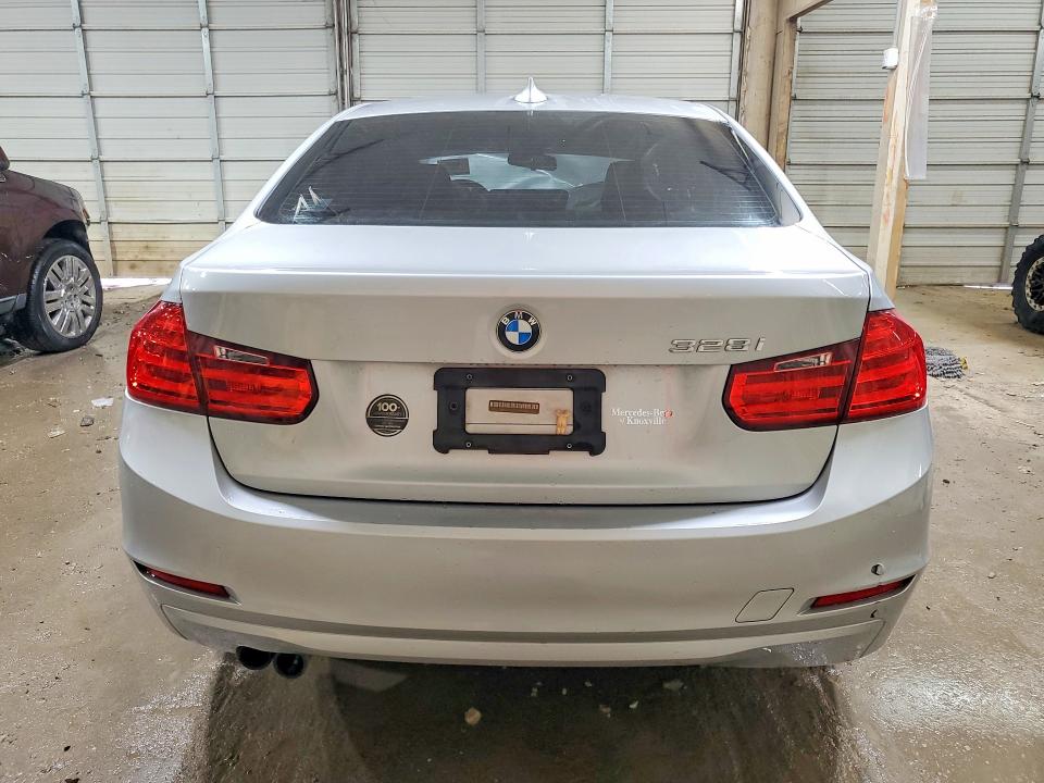 52364606 :رقم المزاد ، WBA3A5G57FNS91372 vin ، 2015 Bmw 328 مزاد بيع