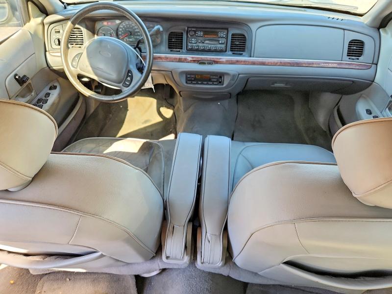 53280046 :رقم المزاد ، 2FAFP74W0YX214325 vin ، 2000 Ford Crown Victoria مزاد بيع
