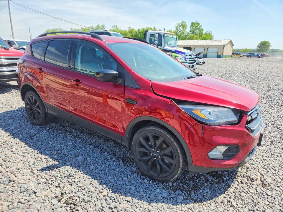 Продажа на аукционе авто 2018 Ford Escape, vin: 1FMCU0GD7JUD37460, номер лота: 52923386