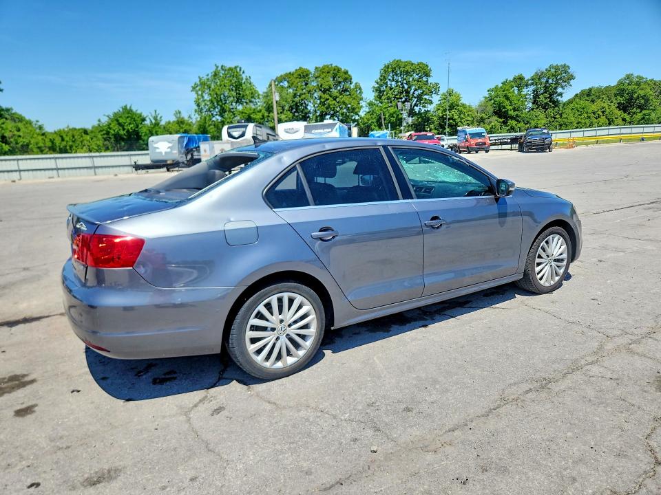53283006 :رقم المزاد ، 3VWLL7AJ6EM416608 vin ، 2014 Volkswagen Jetta مزاد بيع