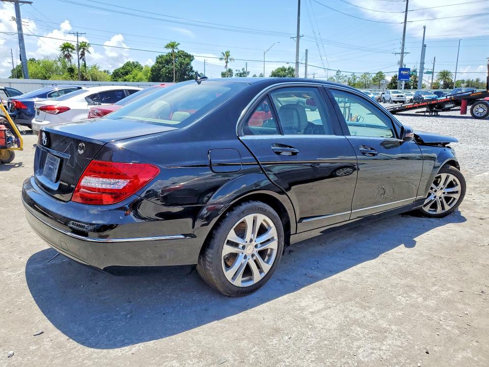 Продажа на аукционе авто 2013 Mercedes-benz C, vin: WDDGF4HB1DR272462, номер лота: 52555606