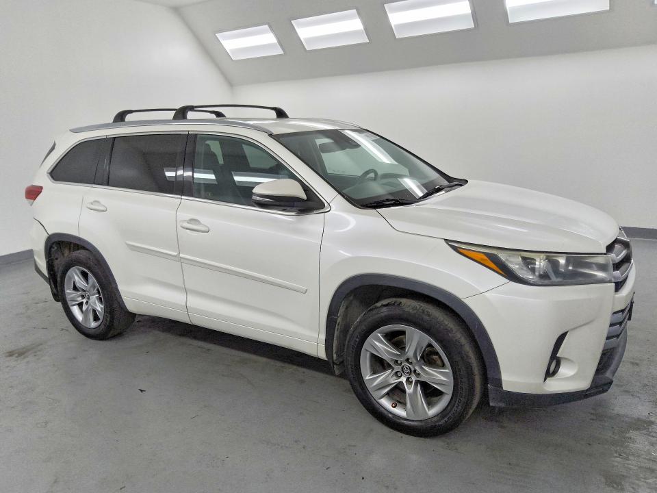 2018 Toyota Highlander მანქანა იყიდება აუქციონზე, vin: 5TDDZRFH3JS841219, აუქციონის ნომერი: 52817316