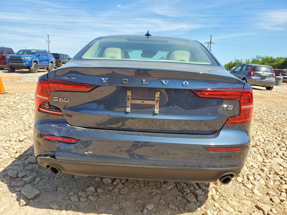 53611536 :رقم المزاد ، 7JR102FK1MG095191 vin ، 2021 Volvo S60 مزاد بيع